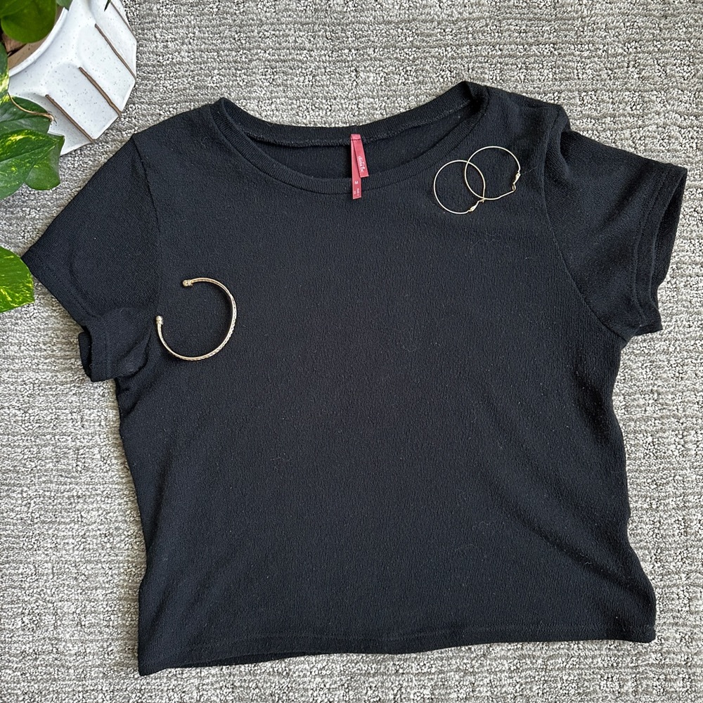 Francesca’s basic black crop top